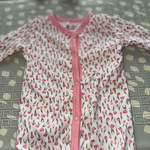 Tulip Print Full Snap Sleeper Onesie Pajama For Baby Girl 3-6 Months - Picture 2 of 3
